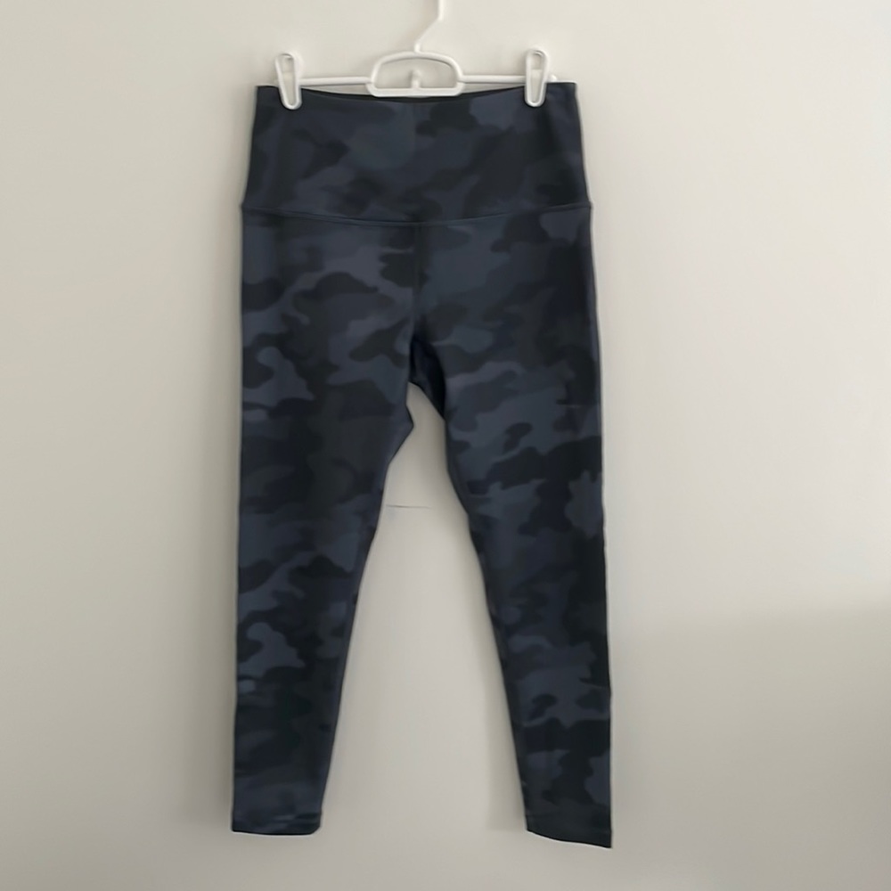 ZELLA | NWOT Grey Camo Leggings